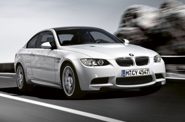 Боен клуб: Най-малкото BMW с V8 мотор