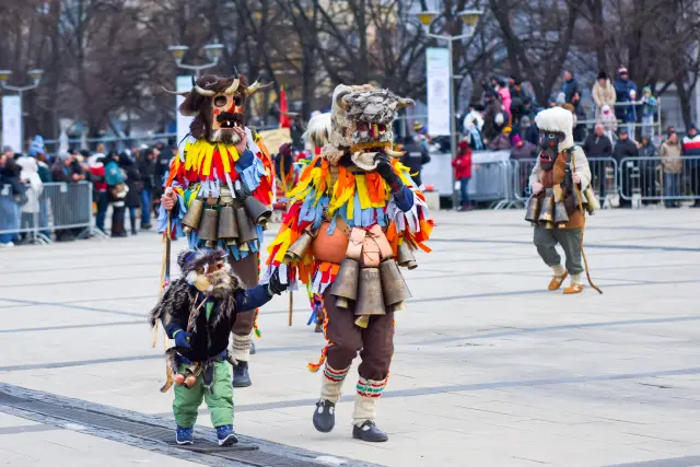32-ят Международен фестивал на маскарадните игри „ Сурва “ е в разгара си - СНИМКИ