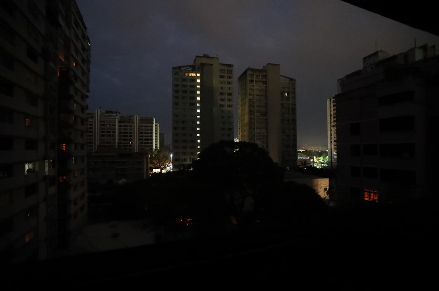 Венецуела потъна в мрак (СНИМКИ)