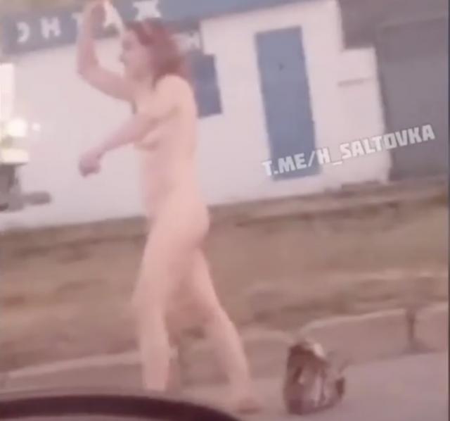  Ужасяващо: Арестуваха чисто гола жена, носеща в торба главата на щерка си (ВИДЕО 18+) 