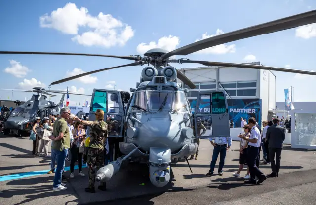 Франция и Израел преплетоха щпаги на най-голямото авиационно ревю (СНИМКИ)