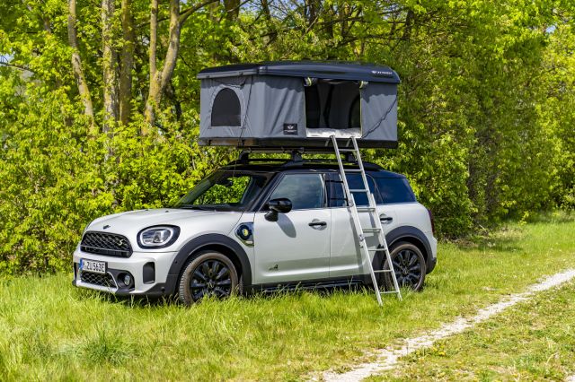  Mini предлага палатка за покрива на електрическия Cooper 