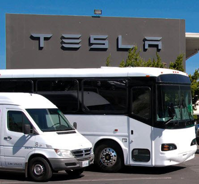 Tesla разработва пикап, автобус и камион