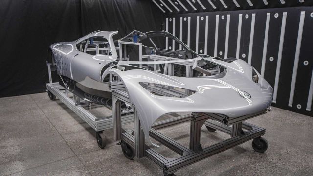 Mercedes-AMG започна ръчно сглобяване на хиперавтомобила One
