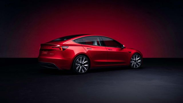 Новата Tesla Model 3 дебютира с по-голям пробег и ново лице