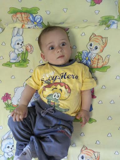 Издирват родителите на изоставено бебе