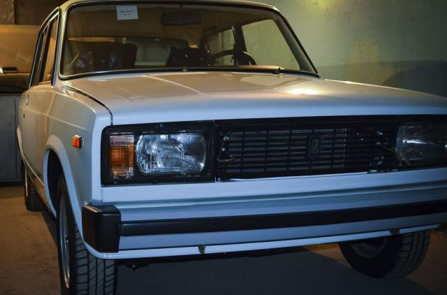  За... 35 000 евро се продава 23-годишна Lada 2105 с фабричните ѝ пломби 