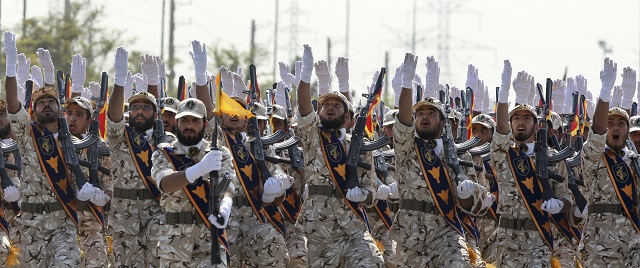 Техеран демонстрира бойна мощ