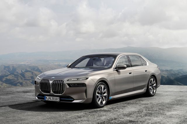 BMW ще предлага бронирано i7