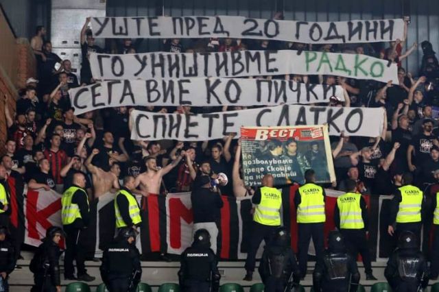 Нов скандал по oста София - Скопие: Фенове издигнаха вулгарни транспаранти срещу българите 