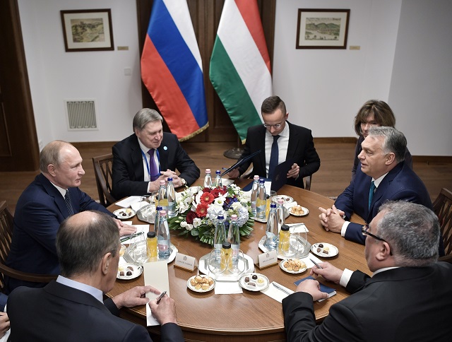 Путин и Орбан заздравяват дружбата