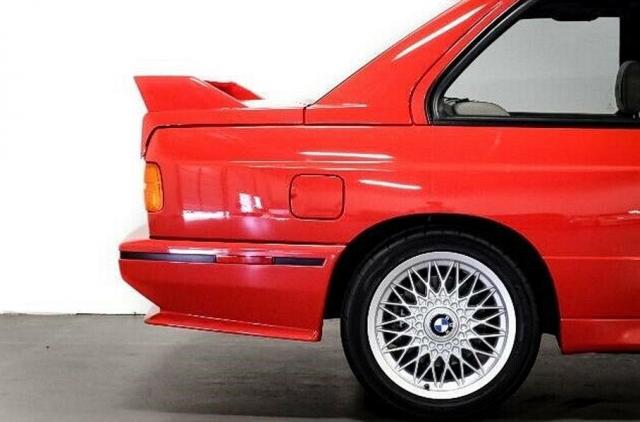 Продава се BMW-то (E30) на Пол Уокър