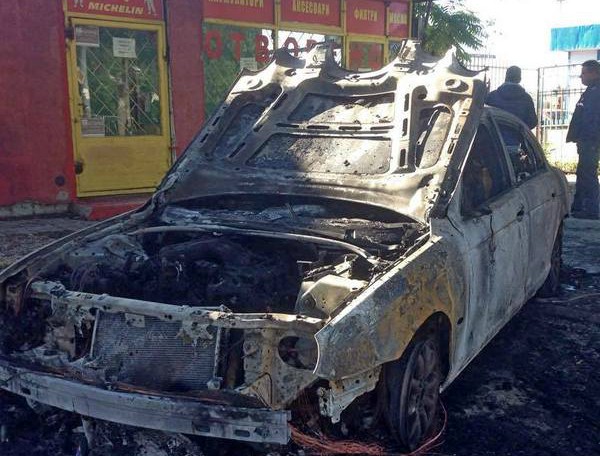 Подпалиха автомобила на адвоката на Баневи