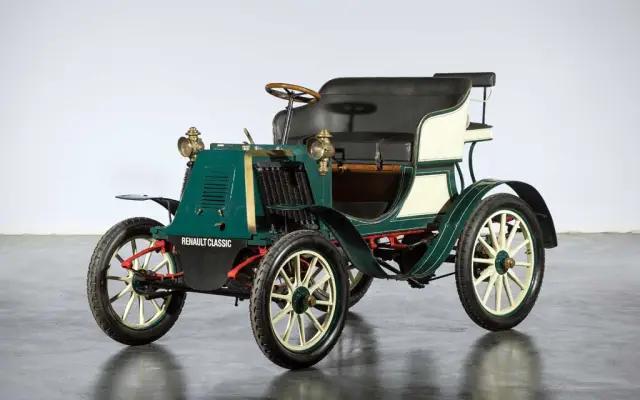 Продават се 100 автомобила Renault