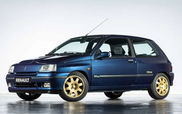 Продават се 100 автомобила Renault