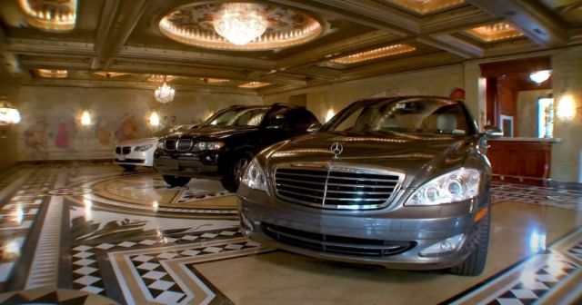 Вижте най-луксозния гараж в света (ВИДЕО)