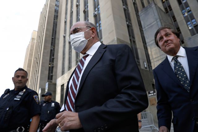 ФБР иззе един куп "строго секретни" документи от дома на Тръмп