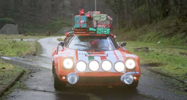 Дядо Коледа замени шейната с… Lancia Stratos (ВИДЕО)