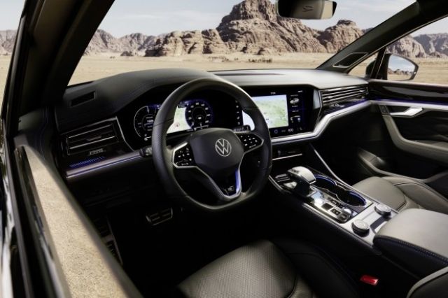 Volkswagen стартира продажбите на най-мощния и най-бърз Touareg