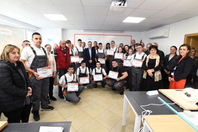 Електрохолд даде стипендии на ученици в конкурса „Енергия за бъдещето“