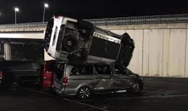  Съкратен служащ устрои разгром в испанската фабрика на Mercedes-Benz 