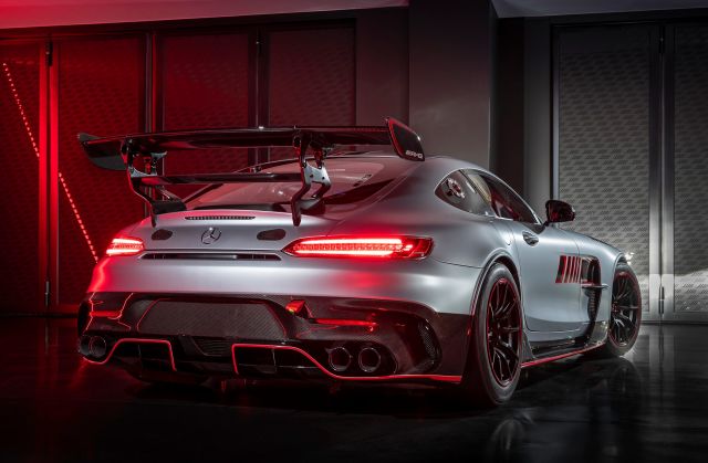 Запознайте се с пистовото оръжие Mercedes AMG GT Track Series