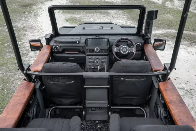 Ineos представи заводски "джип" за сафари