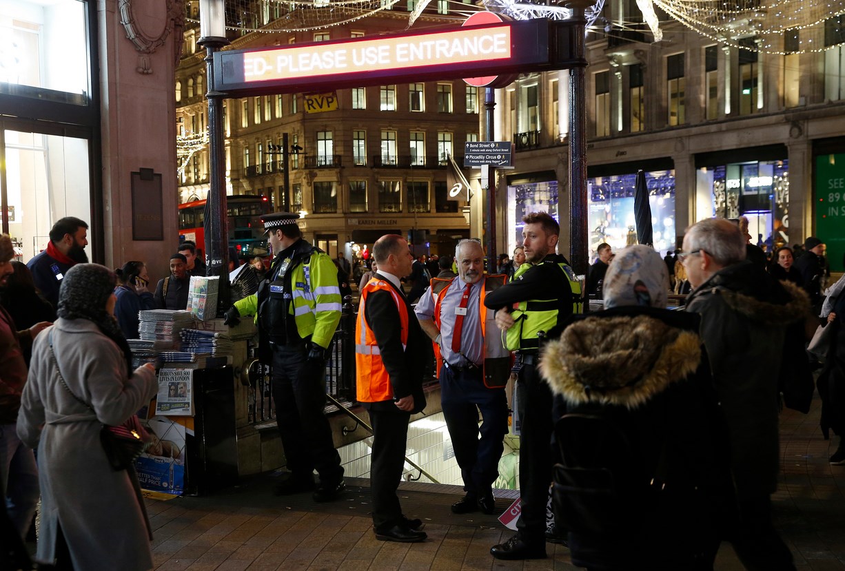 16 пострадали при паниката в Лондон (СНИМКИ)