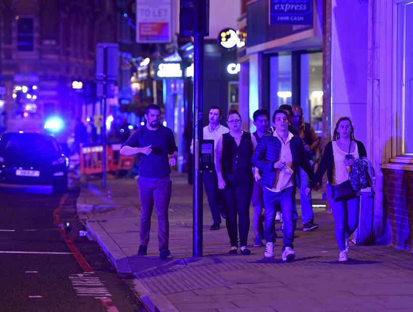 Терор в Лондон (СНИМКИ + ВИДЕО)