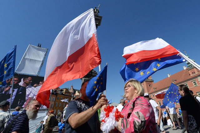 Хиляди поляци излязоха на протест