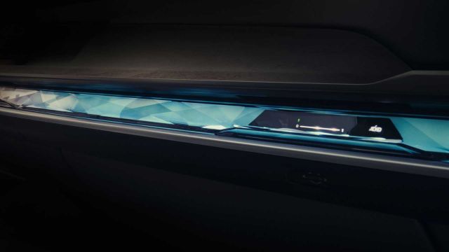 Най-новото BMW пристига с огромен 31-инчов екран 