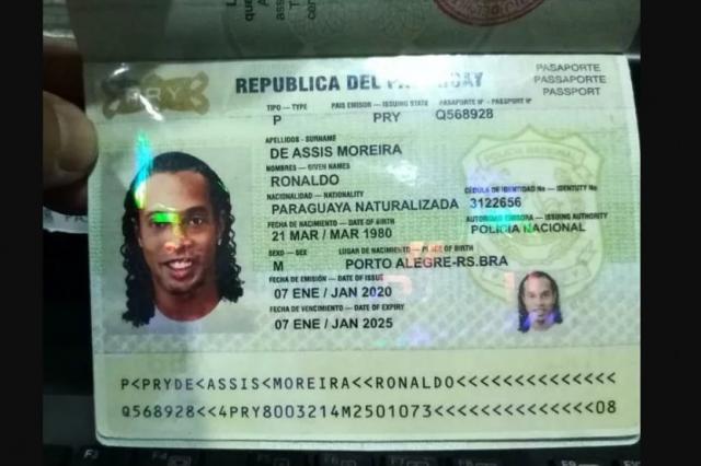 Роналдиньо арестуван в Парагвай с фалшив паспорт (ВИДЕО+СНИМКИ)