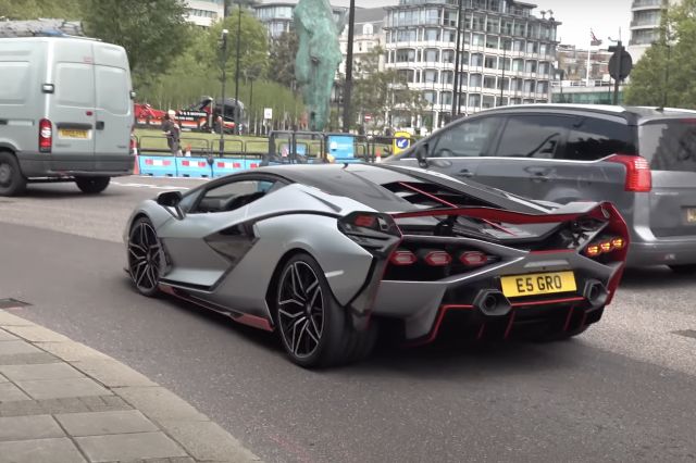  Lamborghini Sian провокира безпорядък в Лондон (ВИДЕО) 