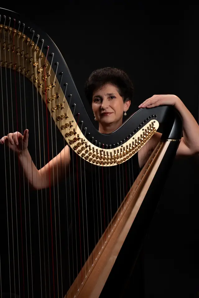 „Цвете от куршуми“ - преживени моменти в рими, където всеки ще намери нещо за душата