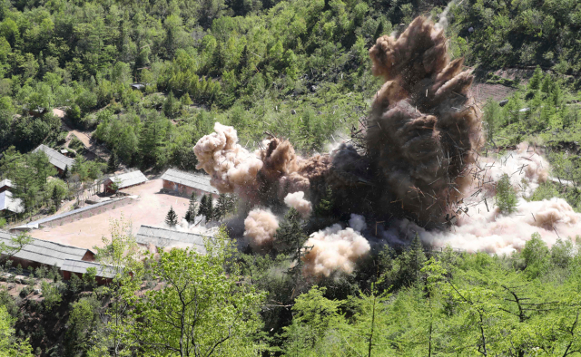 Вижте как Северна Корея разруши полигона си (СНИМКИ)