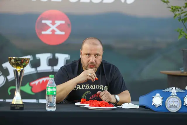 Българин постави Световен Рекорд с най-лютата чушка в света Carolina Reaper