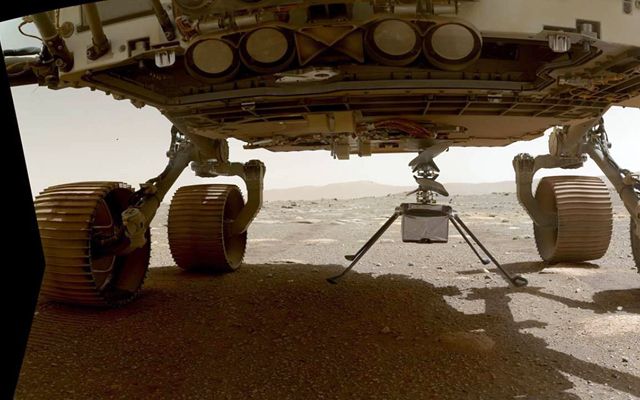 Хеликоптерът Ingenuity преживява първата си нощ на Марс 