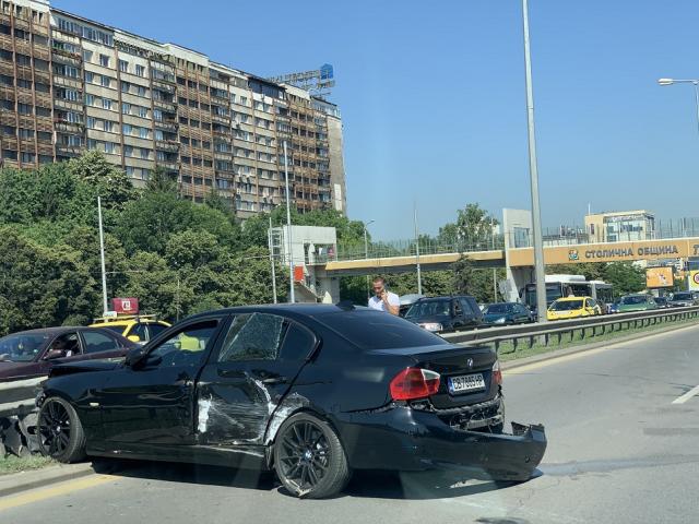 Катастрофа с автобус блокира движението по бул. „Цариградско шосе“