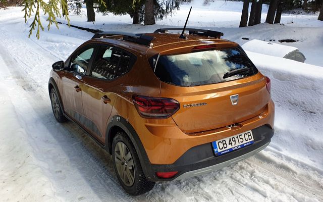  Тест и цени на новия кросоувър на Dacia 