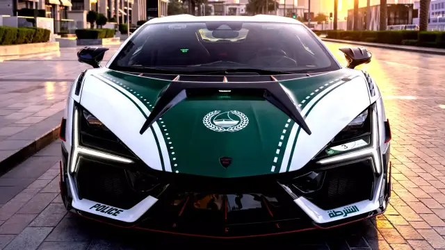 Lamborghini Revuelto се присъедини към полицейските сили