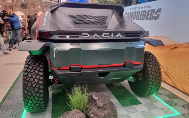 Човекът, управляващ най-бързата Dacia, дойде в България