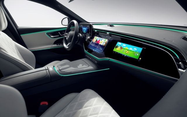 Вярвате или не, новата E-Klasse на Mercedes ще поддържа TikTok и Angry Birds