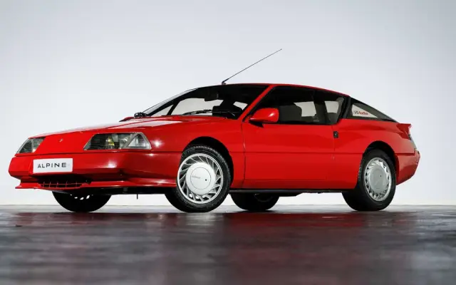 Продават се 100 автомобила Renault