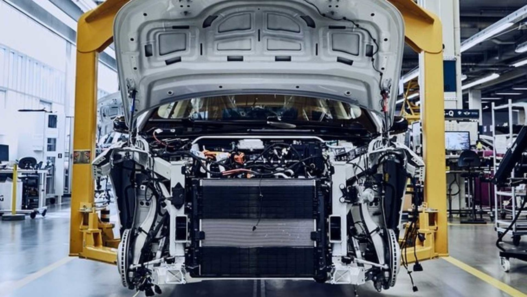 BMW построи секретен завод за един модел (ВИДЕО)