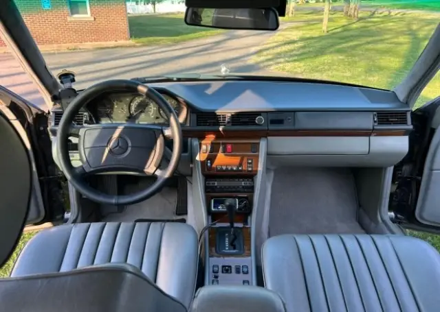 Този Mercedes W124 с пробег 1.6 милиона километра си търси нов собственик