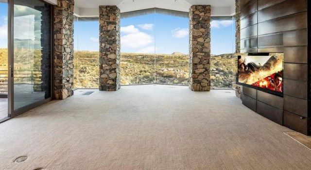  Холивудска звезда продава парцел без облага (СНИМКИ) 