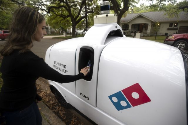Domino’s ще доставя пица с роботи
