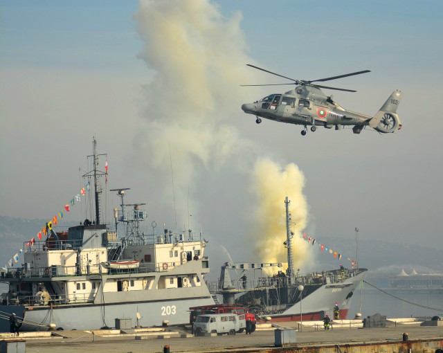 Военноморската база във Варна откри новата учебна година (СНИМКИ)
