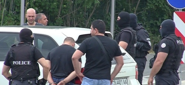 15 задържани при акцията в Бургас (Снимки)