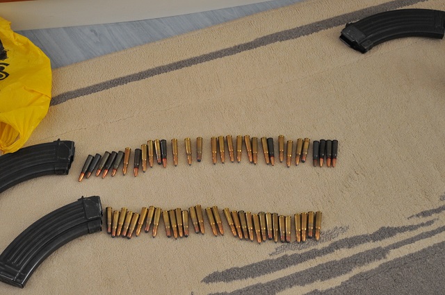Откриха незаконно оръжие и боеприпаси в дома на Бенчев (ВИДЕО + СНИМКИ)